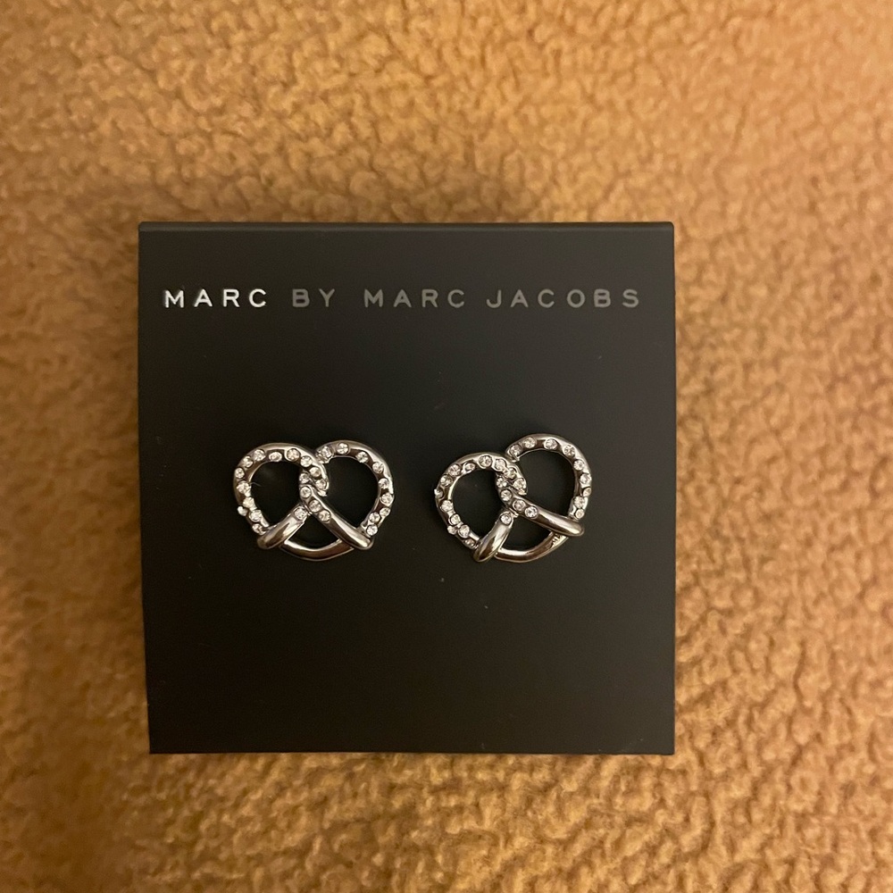 SOLD NWT Elegant Silver Pretzel Knot Earrings - Picture 2 of 5